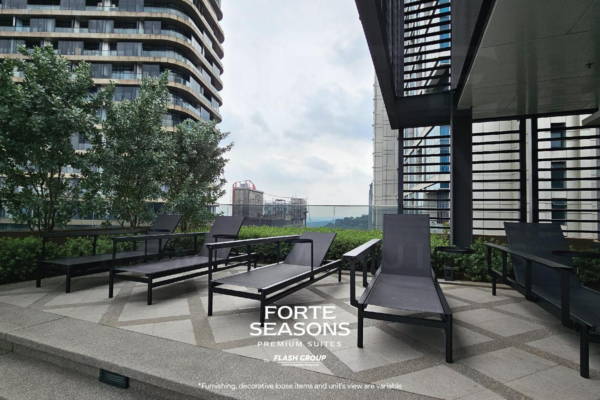 Forte Seasons Mossaz Premium Suites Петалинг Джая Екстериор снимка